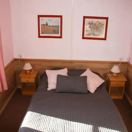 Vintage Farmhouse With Garden, Roofed Terrace Semesterbostad