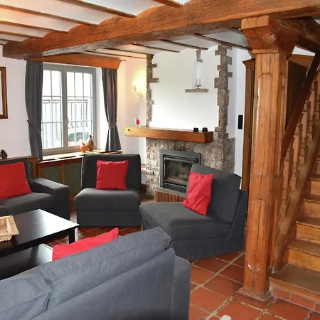 Vintage Farmhouse With Garden, Roofed Terrace Semesterbostad