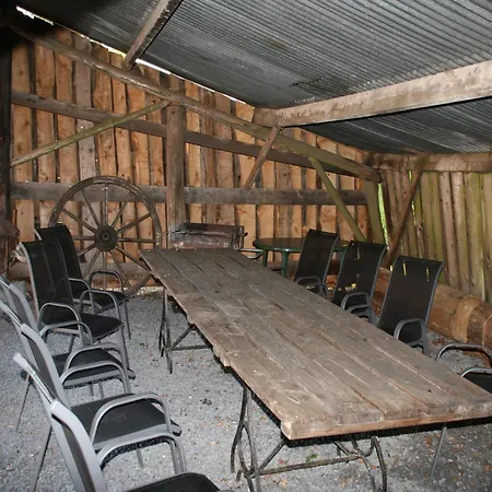 Vintage Farmhouse With Garden, Roofed Terrace Semesterbostad