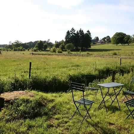 Vintage Farmhouse With Garden, Roofed Terrace Semesterbostad
